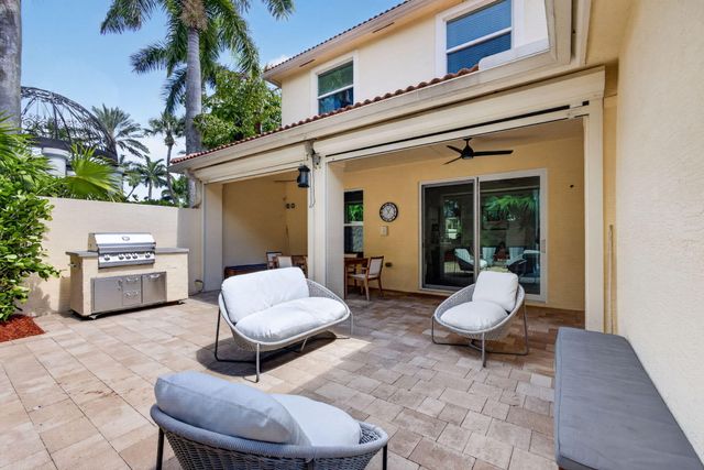 136 Casa Grande Court, Palm Beach Gardens, FL 33418