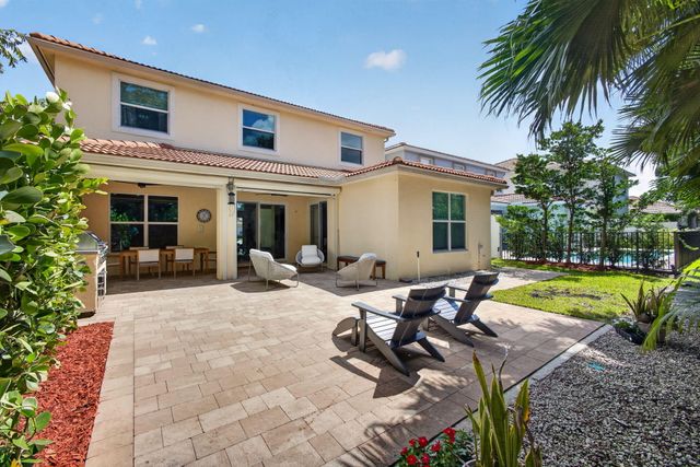136 Casa Grande Court, Palm Beach Gardens, FL 33418