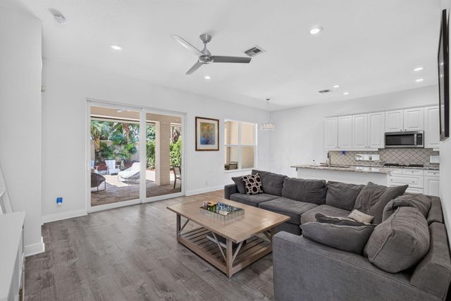136 Casa Grande Court, Palm Beach Gardens, FL 33418