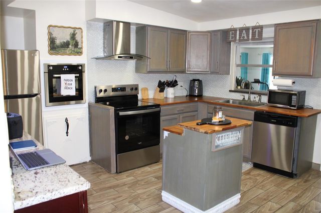 3135 KAREN AVENUE, Largo, FL 33774