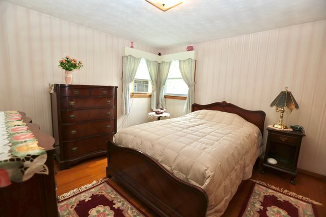 36 Revere St, Worcester, MA 01604