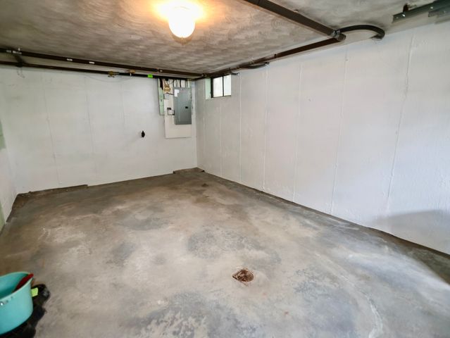 36 Revere St, Worcester, MA 01604