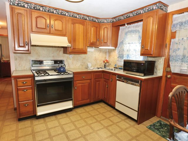 36 Revere St, Worcester, MA 01604