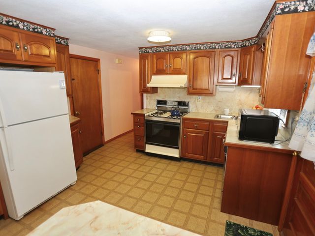 36 Revere St, Worcester, MA 01604