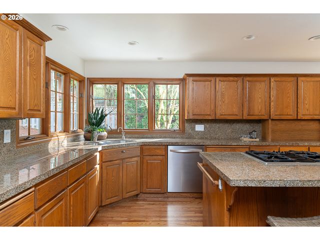 4077 BUCK BRUSH Ln, Lake Oswego, OR 97035