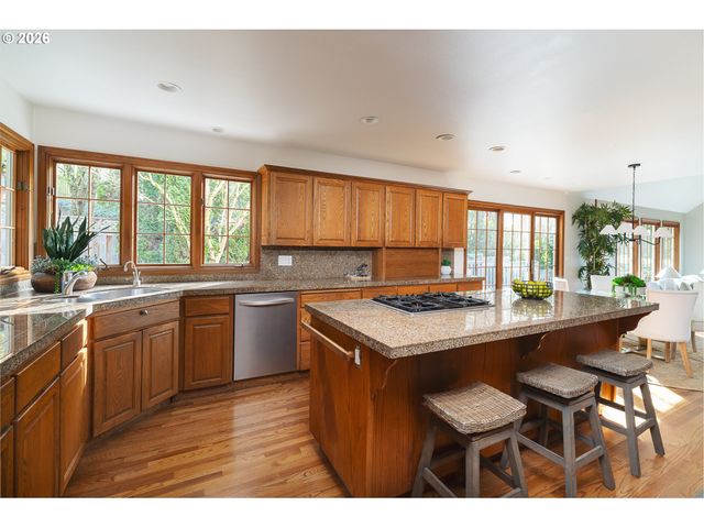 4077 BUCK BRUSH Ln, Lake Oswego, OR 97035