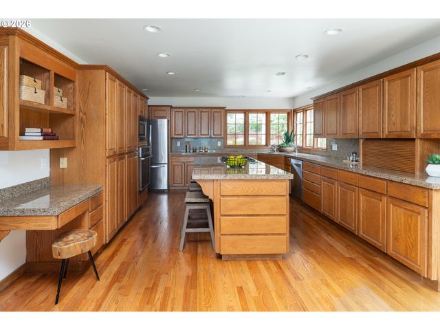 4077 BUCK BRUSH Ln, Lake Oswego, OR 97035