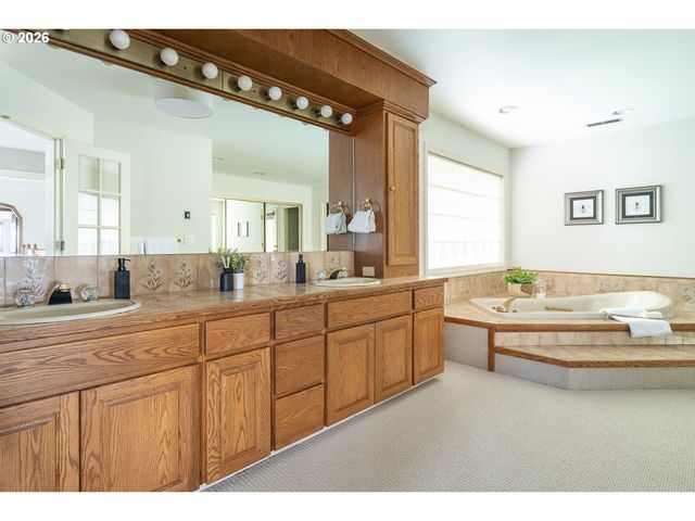 4077 BUCK BRUSH Ln, Lake Oswego, OR 97035