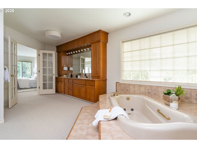 4077 BUCK BRUSH Ln, Lake Oswego, OR 97035