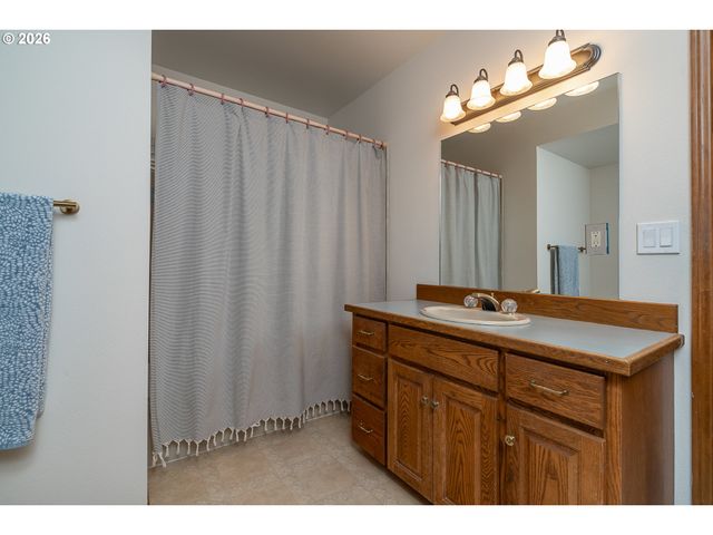 4077 BUCK BRUSH Ln, Lake Oswego, OR 97035