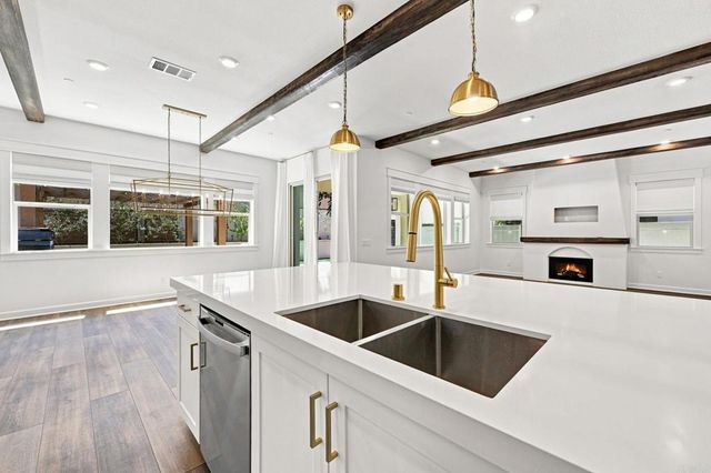 587 Gateway Lane, San Marcos, CA 92078