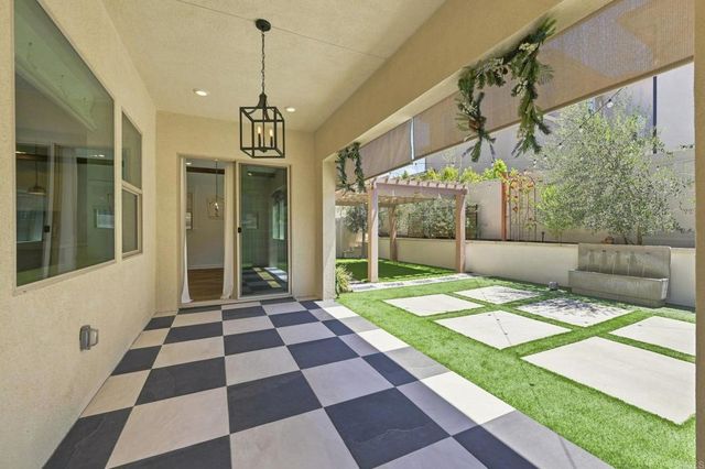 587 Gateway Lane, San Marcos, CA 92078