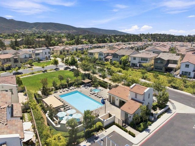 587 Gateway Lane, San Marcos, CA 92078