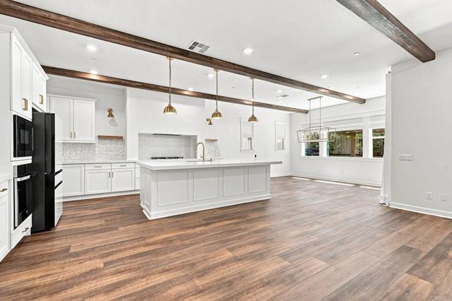 587 Gateway Lane, San Marcos, CA 92078