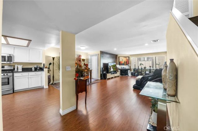554 E San Jose 203, Burbank, CA 91501