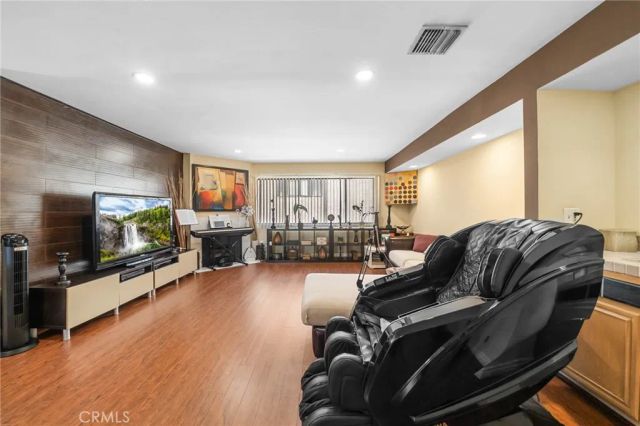 554 E San Jose 203, Burbank, CA 91501