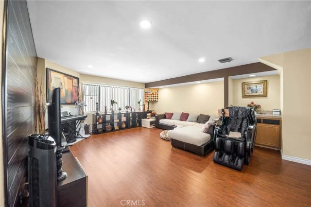 554 E San Jose 203, Burbank, CA 91501