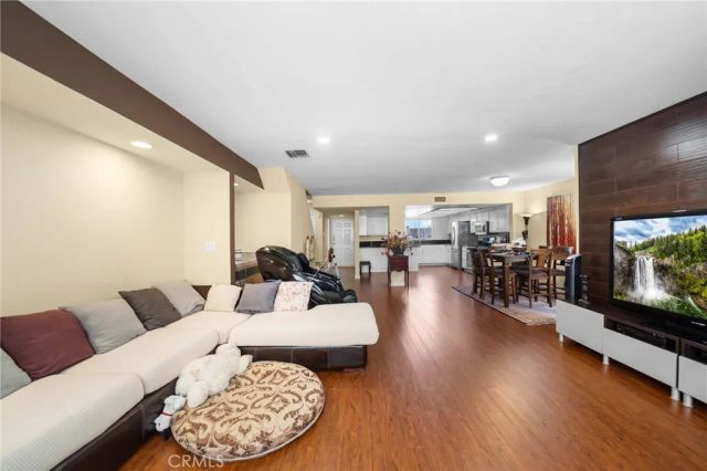 554 E San Jose 203, Burbank, CA 91501