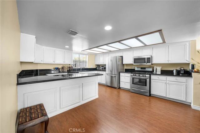 554 E San Jose 203, Burbank, CA 91501