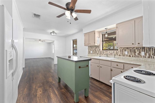 4302 Brookdale Drive, Brownwood, TX 76801