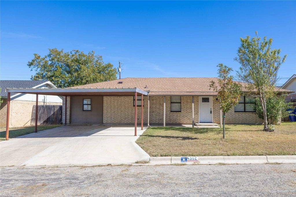 4302 Brookdale Drive, Brownwood, TX 76801