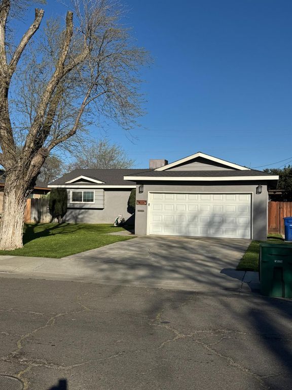 224 N Santa Ana St, Los Banos, CA 93635