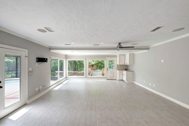 6107 Queenswood Lane, Houston, TX 77008