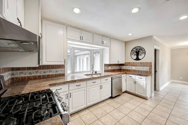 6107 Queenswood Lane, Houston, TX 77008
