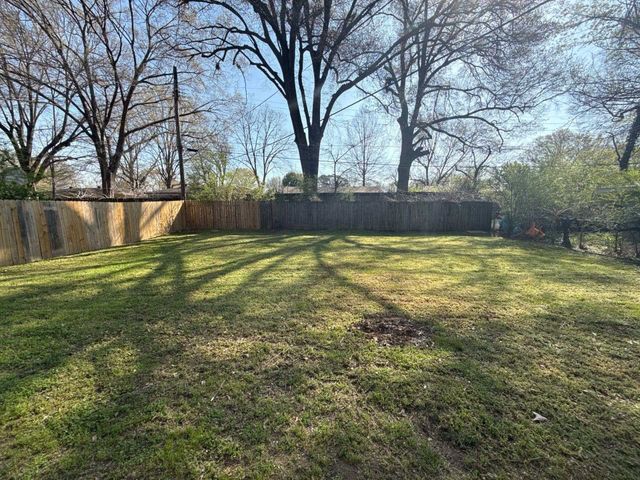 1326 WHITEWATER RD, Memphis, TN 38117