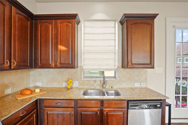 6748 Plaza Viaduct, Irving, TX 75039