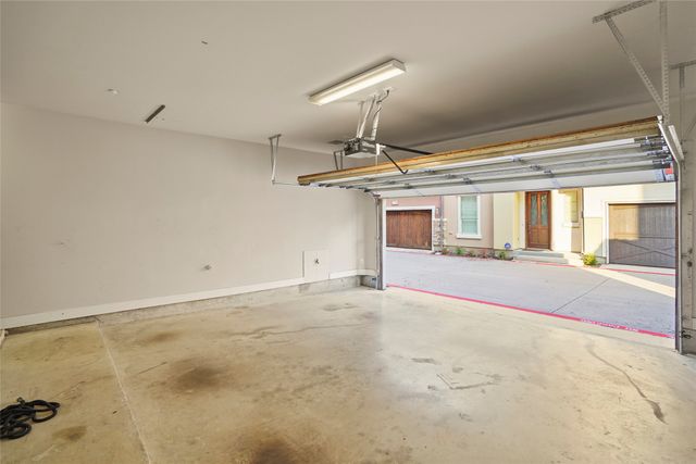 6748 Plaza Viaduct, Irving, TX 75039