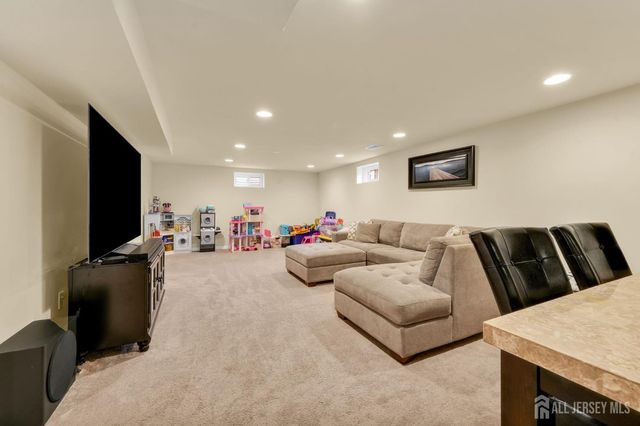 555 E Washington Avenue E, Woodbridge Proper, NJ 07095
