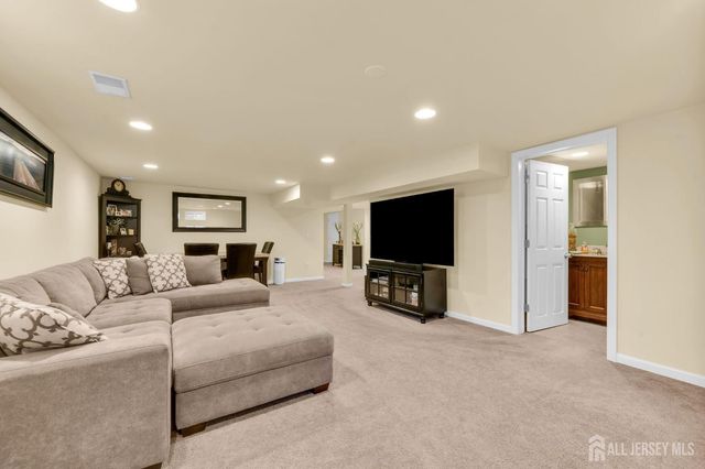555 E Washington Avenue E, Woodbridge Proper, NJ 07095