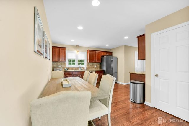 555 E Washington Avenue E, Woodbridge Proper, NJ 07095