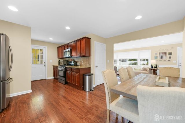 555 E Washington Avenue E, Woodbridge Proper, NJ 07095