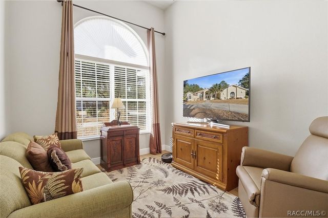 6017 N Canyon Drive, Beverly Hills, FL 34465