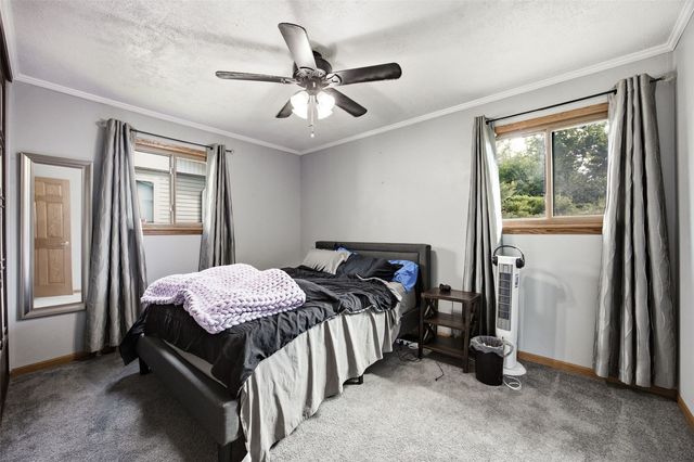4711 F Ave NE, Cedar Rapids, IA 52402