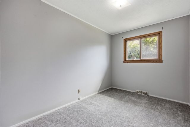 4711 F Ave NE, Cedar Rapids, IA 52402