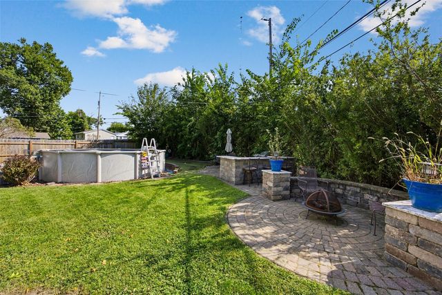 4711 F Ave NE, Cedar Rapids, IA 52402