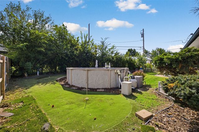 4711 F Ave NE, Cedar Rapids, IA 52402