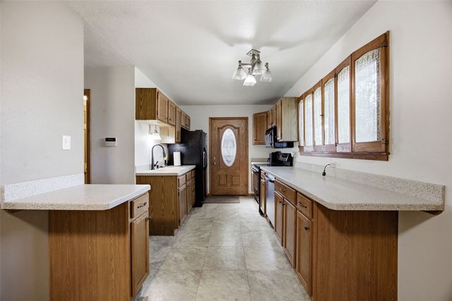 4711 F Ave NE, Cedar Rapids, IA 52402
