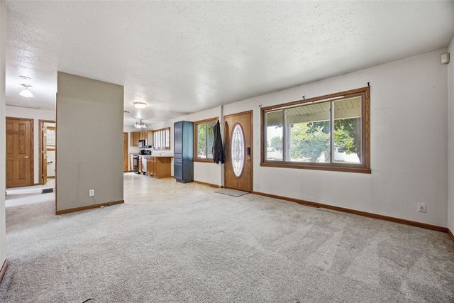 4711 F Ave NE, Cedar Rapids, IA 52402