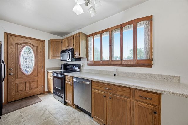 4711 F Ave NE, Cedar Rapids, IA 52402