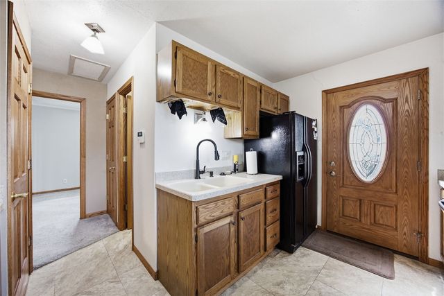 4711 F Ave NE, Cedar Rapids, IA 52402