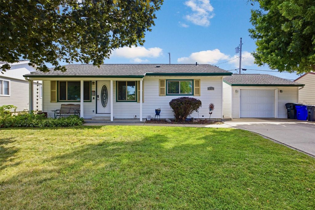 4711 F Ave NE, Cedar Rapids, IA 52402