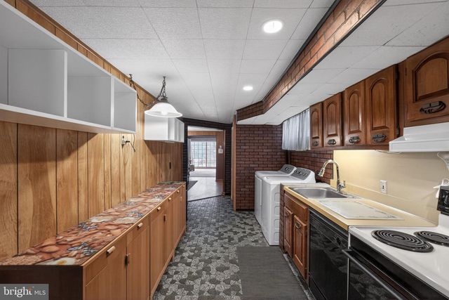 720 HILL RD, Philadelphia, PA 19128