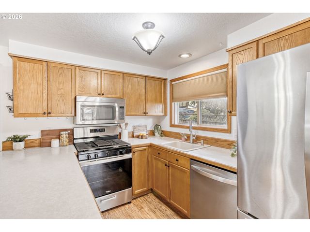 10945 Ne PRESCOTT St, Portland, OR 97220