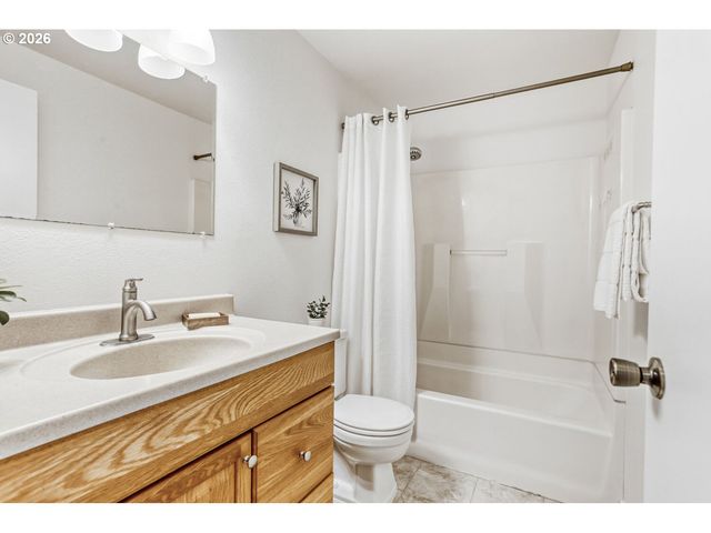 10945 Ne PRESCOTT St, Portland, OR 97220