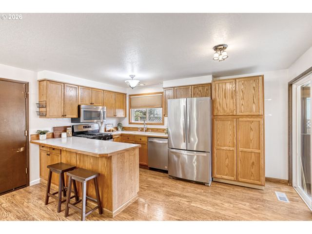 10945 Ne PRESCOTT St, Portland, OR 97220