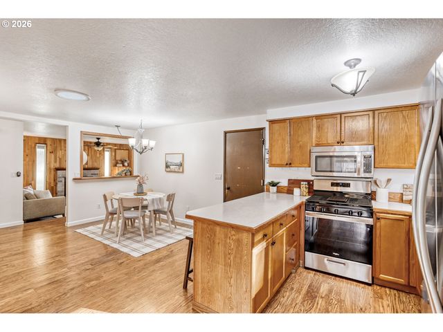 10945 Ne PRESCOTT St, Portland, OR 97220